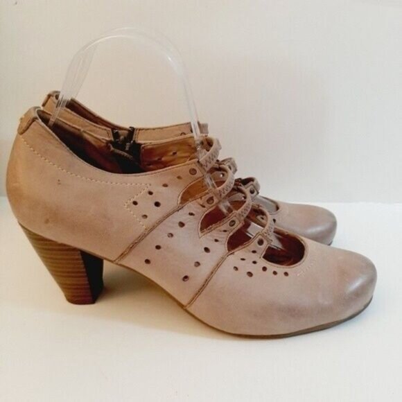 BLONDO Aquaprotect Strappy Mary Jane Cream Heels Sz 9 M - Picture 2 of 15